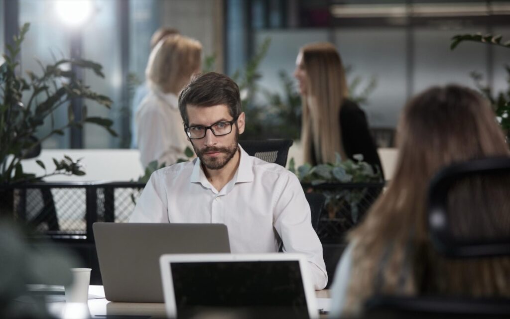 Zanim zagłębimy się w techniki wyszukiwania, warto krótko omówić system przetargów obowiązujący w naszym kraju