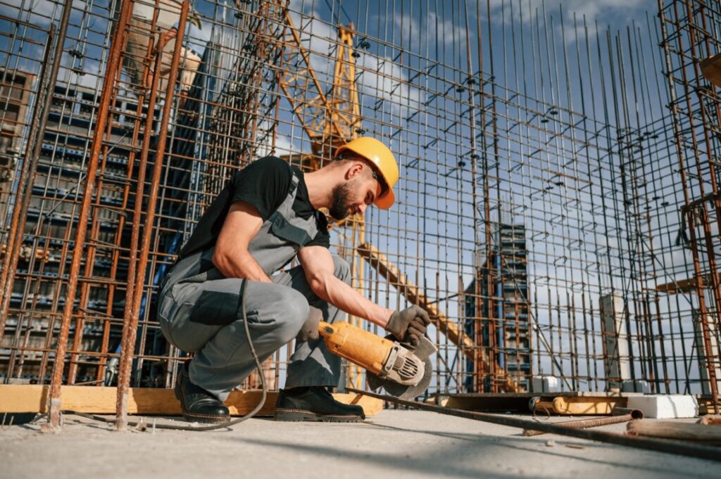 Rozumienie procedur przetargowych i związanej z nimi dokumentacji prawnej jest kluczowe dla uniknięcia błędów mogących wykluczyć ofertę z procedury wyboru albo pociągnąć za sobą konsekwencje prawne po zawarciu umowy